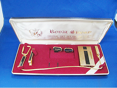 ライター、カフス、ネクタイピン、キーチェーンのセット